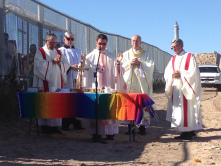Border fence divides celebrants at Mass along US-Mexico border